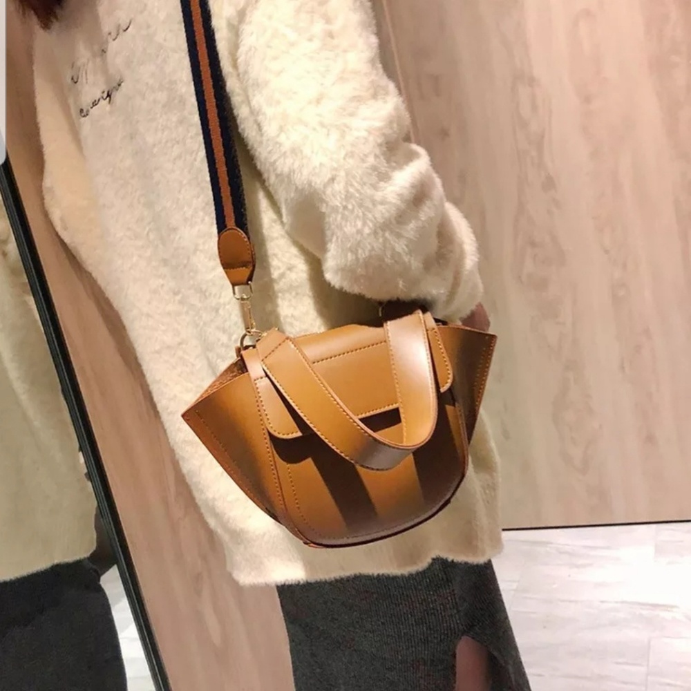 NEW REIMS Leather Shoulder Crossbody Wrist Purse - Picture 5 of 8